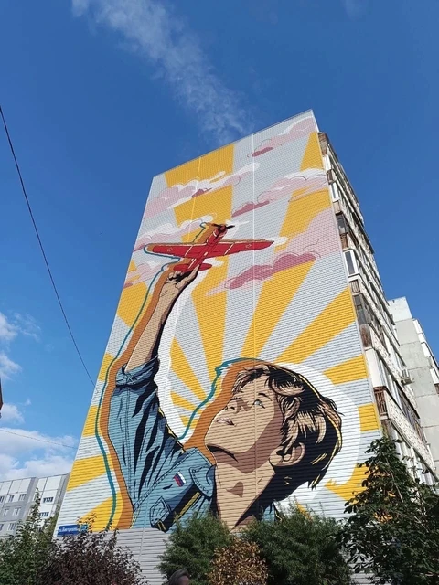 Мальчик с самолётиком